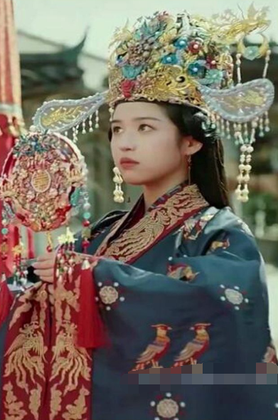 穿书后反派大佬偏宠我海报
