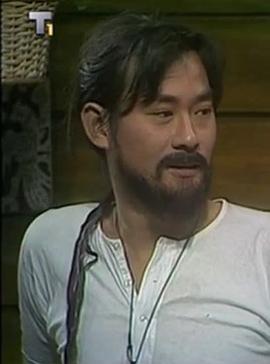 一屋两伙三人行海报